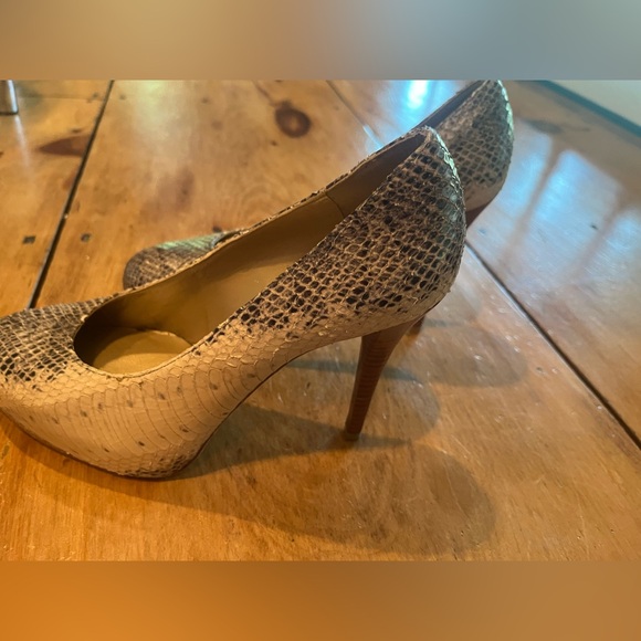 Stuart Weitzman snakeskin platform pump - Picture 3 of 7